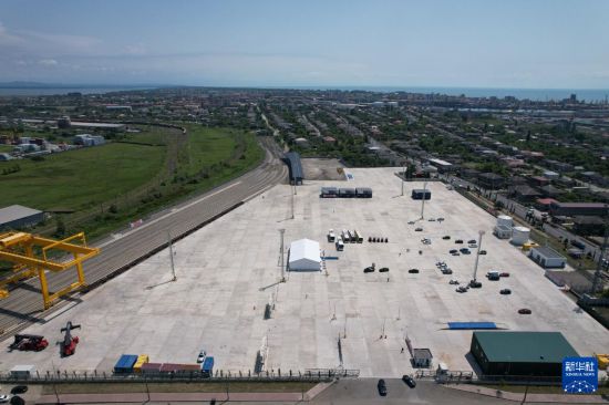 中企承建格鲁吉亚波季港集装箱堆场投入运营