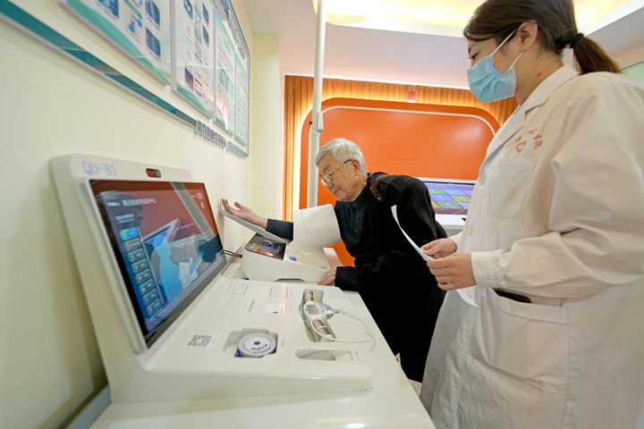 听,银发经济含“金”量