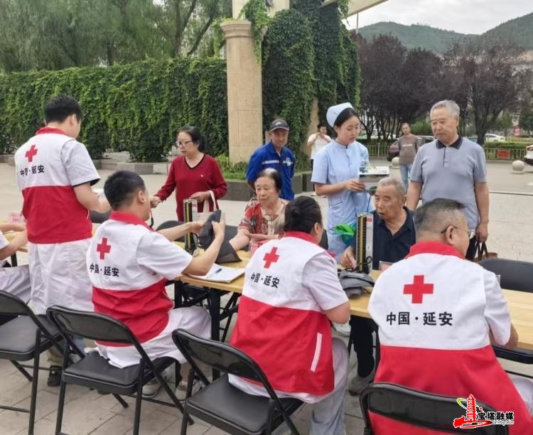延安市宝塔山街道嘉陵社区：义诊进社区 关爱零距离