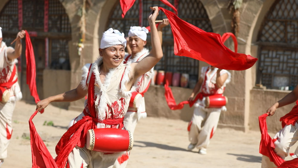 这鼓声，响了千年——在黄土大地触摸安塞腰鼓的生命脉搏