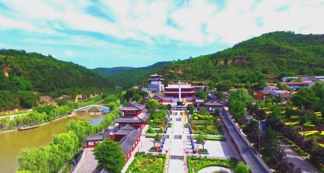 “两山”引航破浪行，千年麟游谱新篇